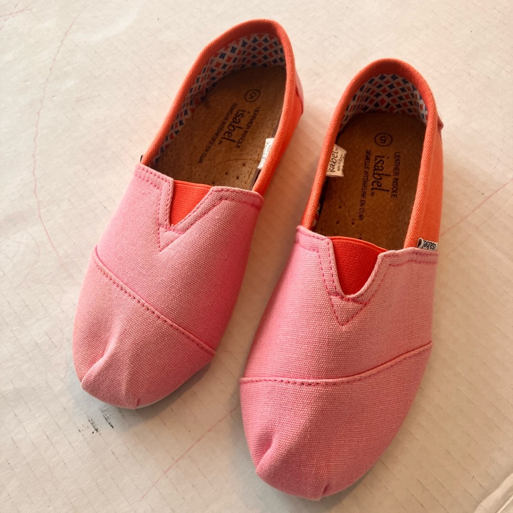 Isabel Canvas Slip-On Shoes – Coral & Pink – Size 5